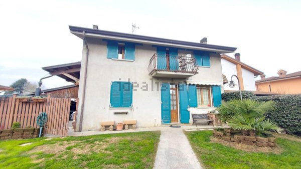 casa indipendente in vendita a Sustinente