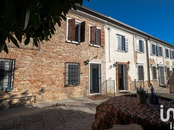 casa indipendente in vendita a Sustinente