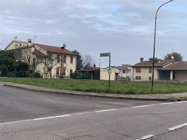 terreno edificabile in vendita a Sustinente