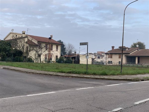 terreno edificabile in vendita a Sustinente