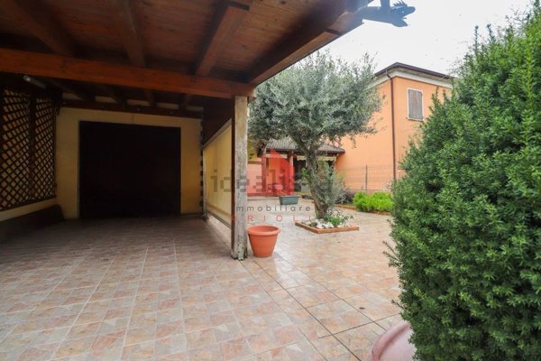 casa indipendente in vendita a Sustinente