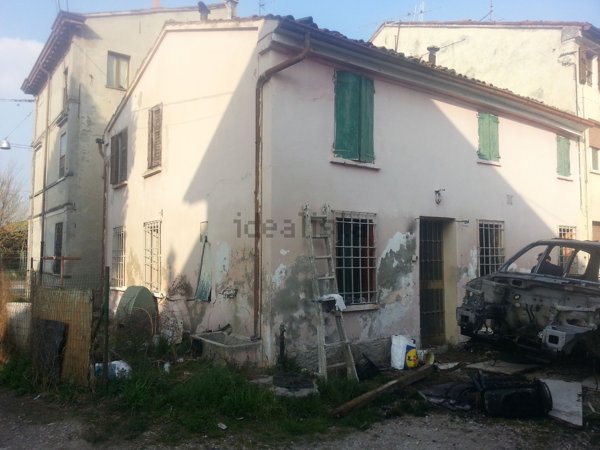 casa indipendente in vendita a Sustinente