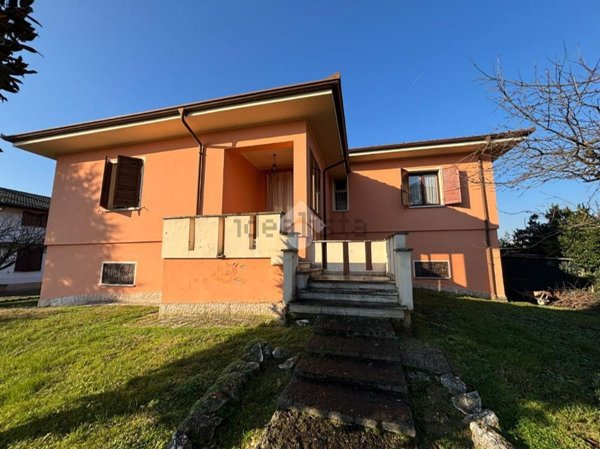 casa indipendente in vendita a Sustinente