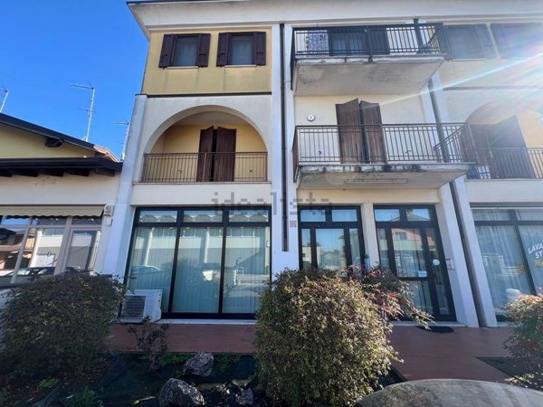 locale commerciale in vendita a Sustinente