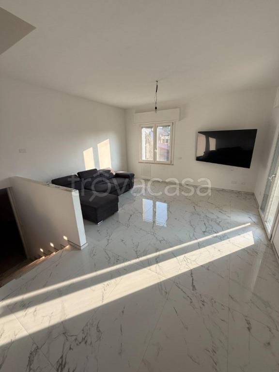 casa indipendente in vendita a Sustinente