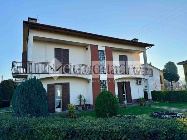 casa indipendente in vendita a Sustinente