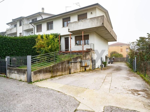 casa indipendente in vendita a Sustinente
