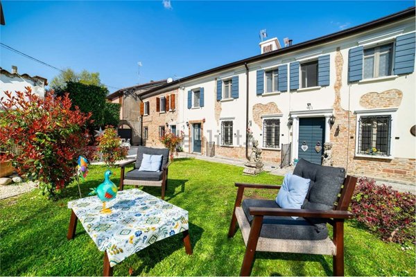 casa indipendente in vendita a Sustinente