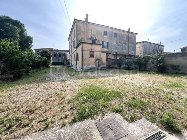 casa indipendente in vendita a Sustinente
