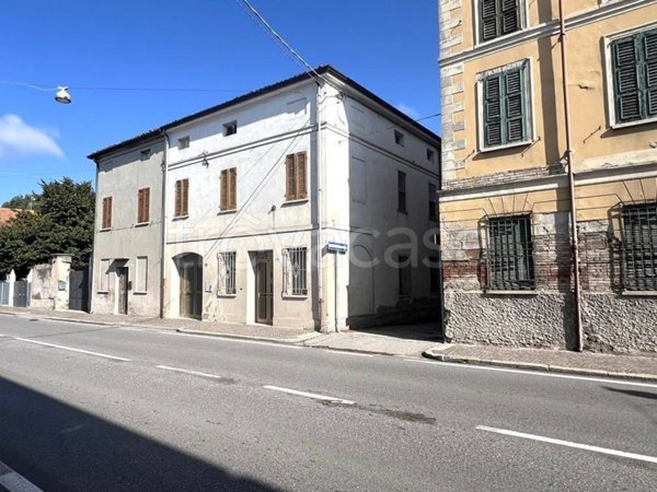 casa indipendente in vendita a Sustinente