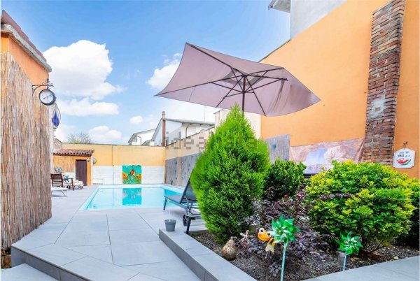 casa indipendente in vendita a Sustinente