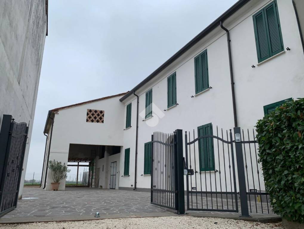casa indipendente in vendita a Suzzara in zona Brusatasso
