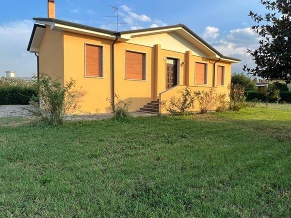 casa indipendente in vendita a Suzzara