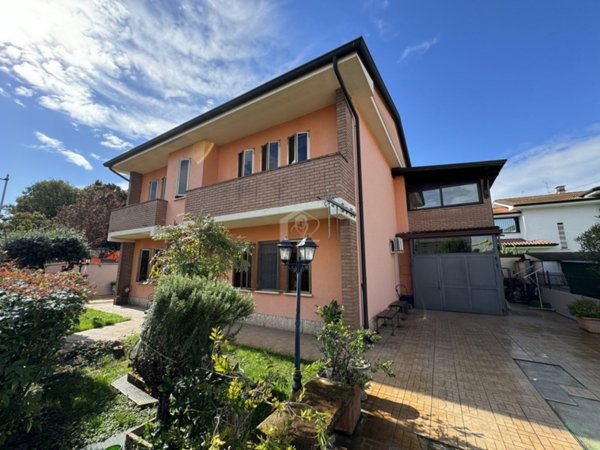 casa indipendente in vendita a Suzzara