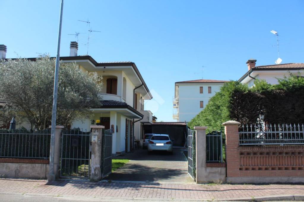 casa indipendente in vendita a Suzzara