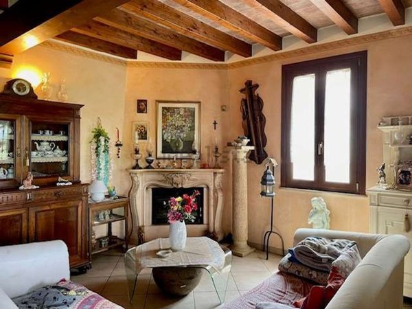 casa indipendente in vendita a Suzzara