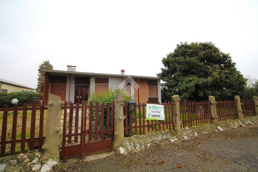 casa indipendente in vendita a Suzzara in zona Brusatasso
