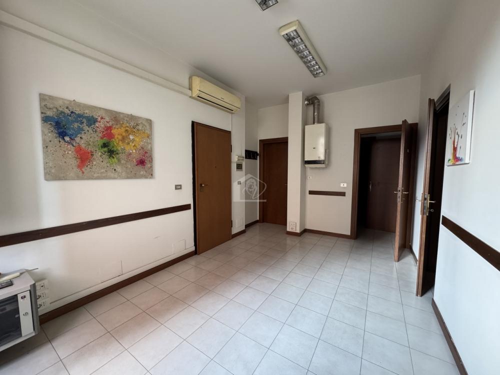 ufficio in vendita a Suzzara