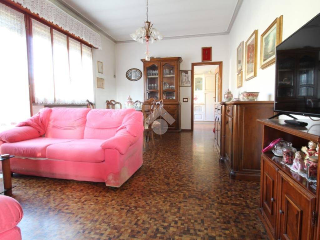 casa indipendente in vendita a Suzzara