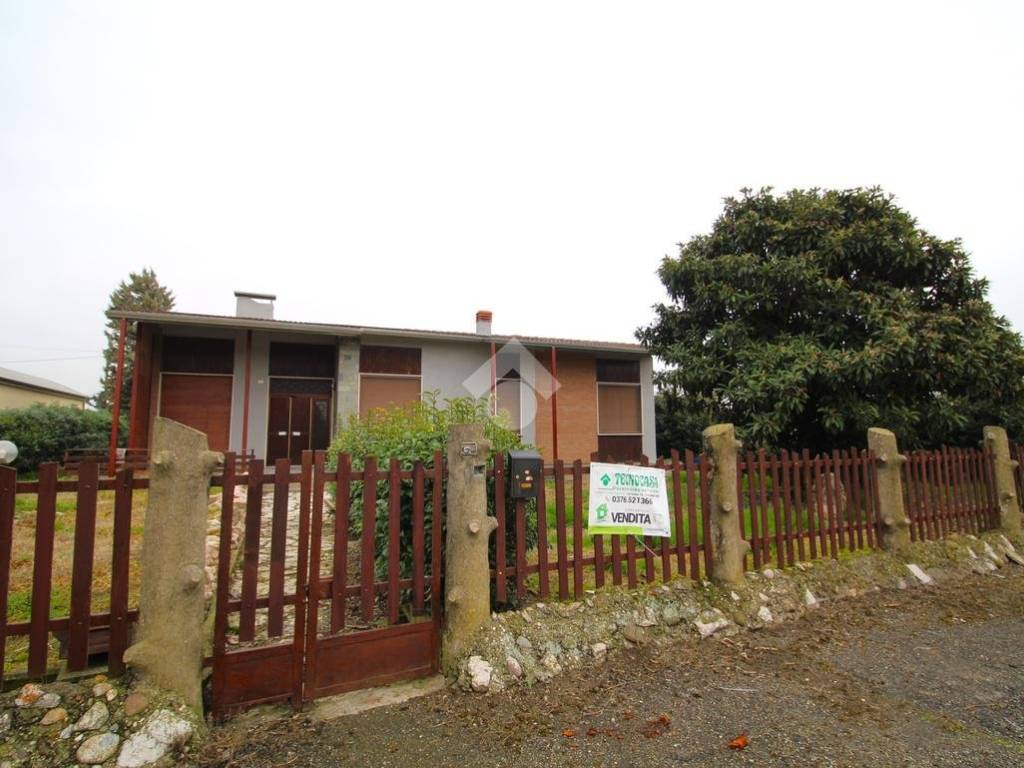 casa indipendente in vendita a Suzzara in zona Brusatasso