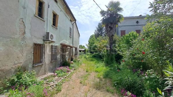 casa indipendente in vendita a Suzzara in zona Brusatasso