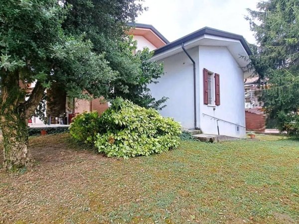 casa indipendente in vendita a Suzzara
