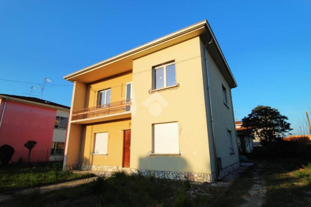 casa indipendente in vendita a Suzzara