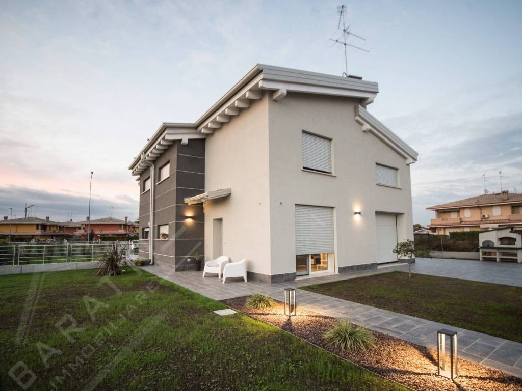 casa indipendente in vendita a Suzzara in zona Riva