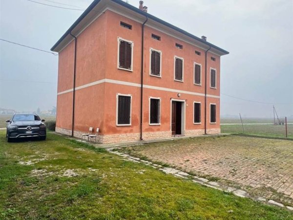casa indipendente in vendita a Suzzara