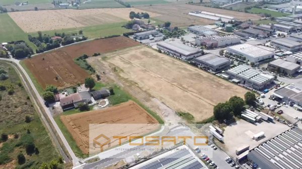 terreno edificabile in vendita a Suzzara