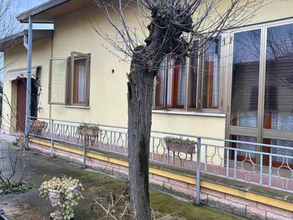 casa indipendente in vendita a Suzzara