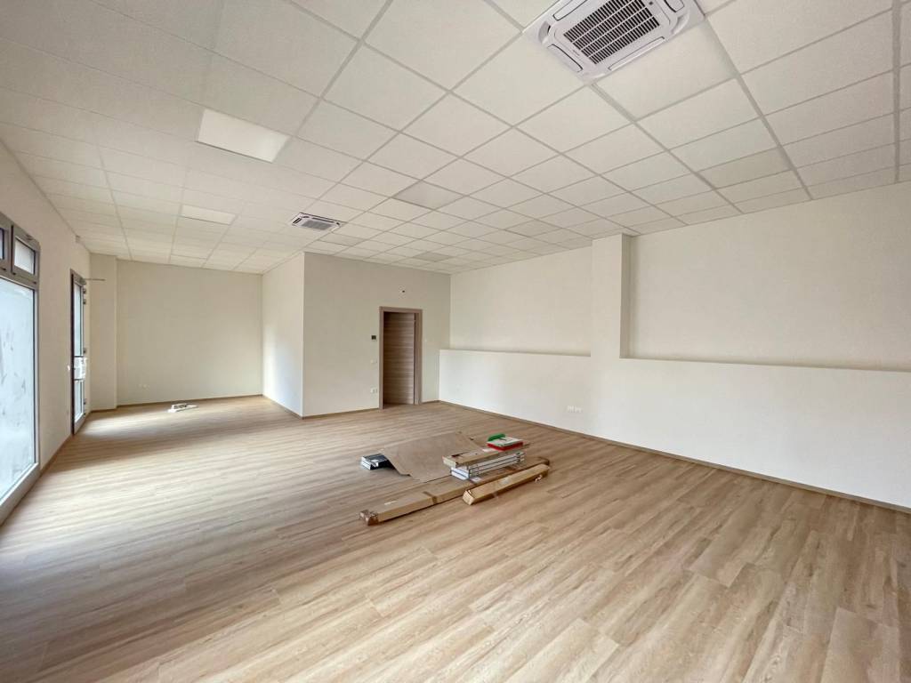 negozio in vendita a Suzzara