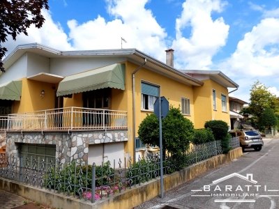casa indipendente in vendita a Suzzara