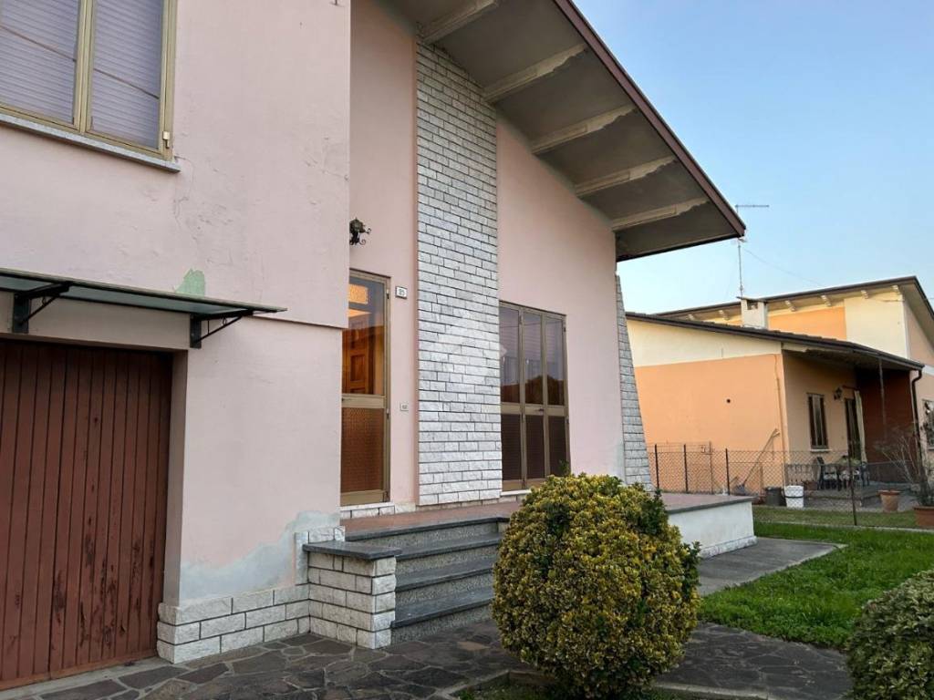 casa indipendente in vendita a Suzzara