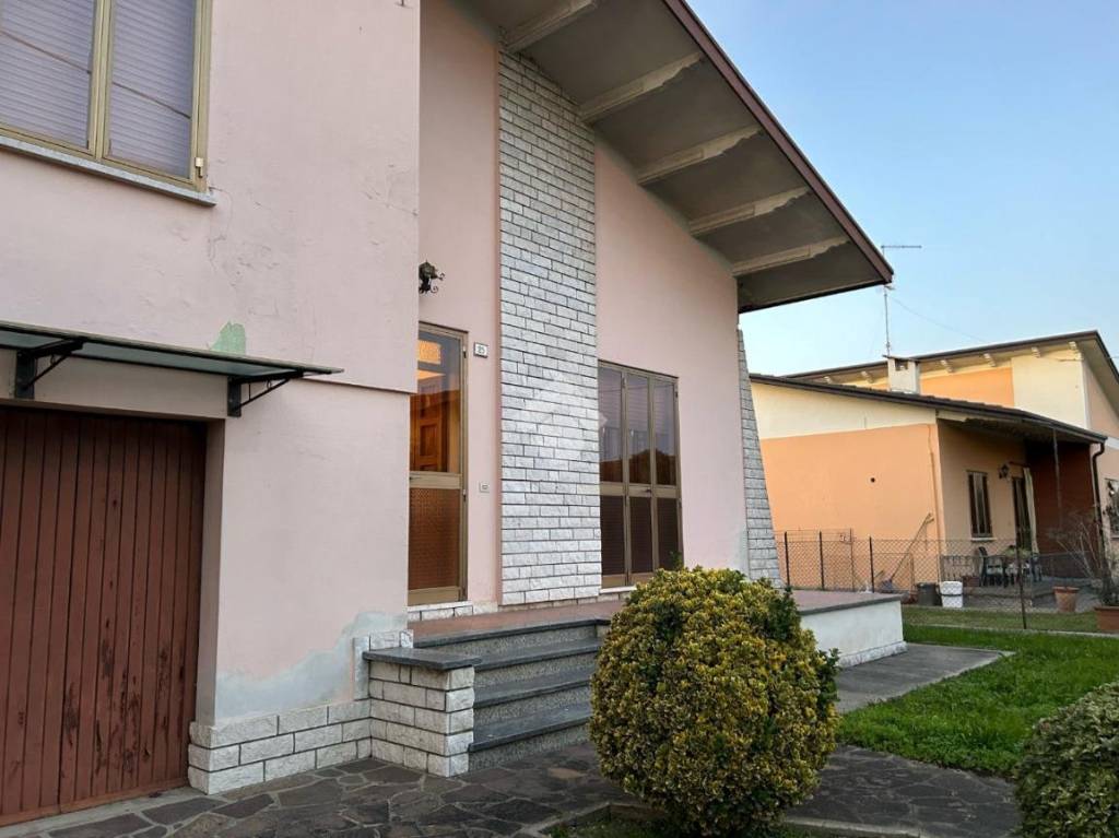 casa indipendente in vendita a Suzzara
