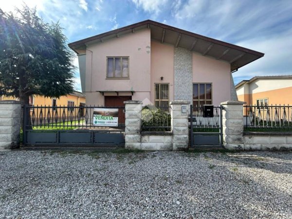 casa indipendente in vendita a Suzzara