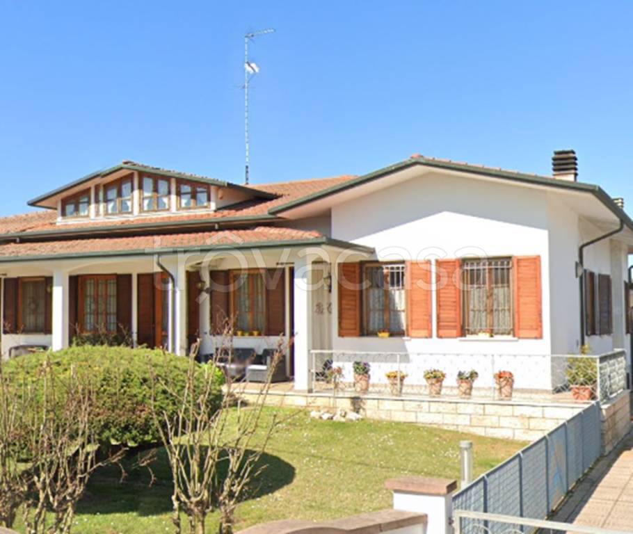 casa indipendente in vendita a Suzzara