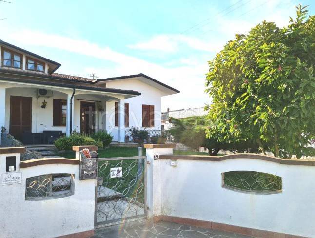 casa indipendente in vendita a Suzzara in zona Riva