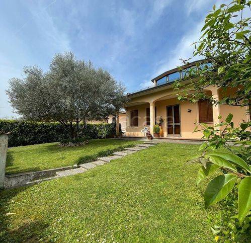 casa indipendente in vendita a Suzzara