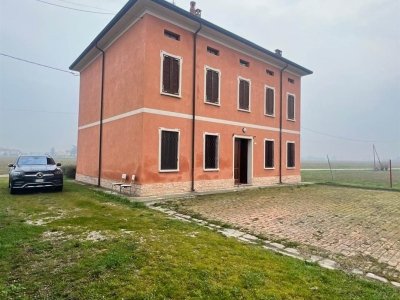 casa indipendente in vendita a Suzzara