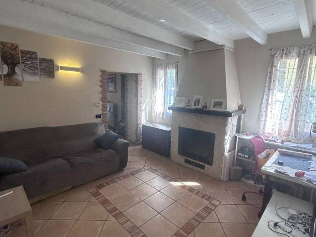 casa indipendente in vendita a Suzzara in zona Brusatasso