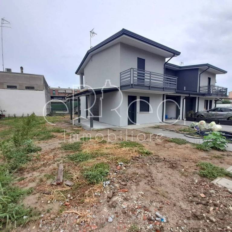 casa indipendente in vendita a Suzzara