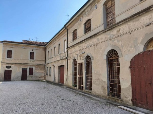 casa indipendente in vendita a Suzzara