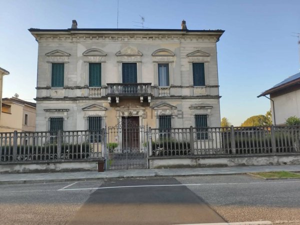 casa indipendente in vendita a Suzzara