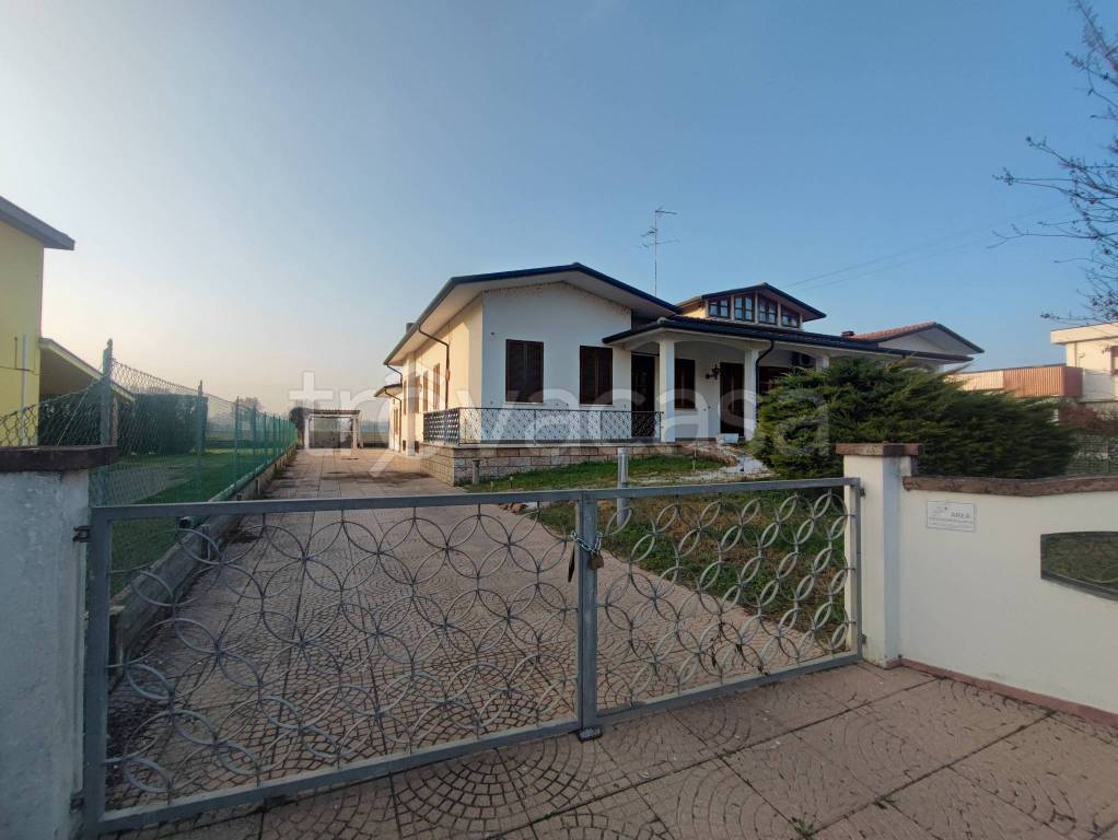 casa indipendente in vendita a Suzzara in zona Riva