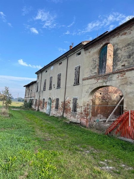 casale in vendita a Suzzara in zona Riva