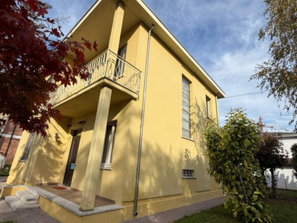 casa indipendente in vendita a Suzzara