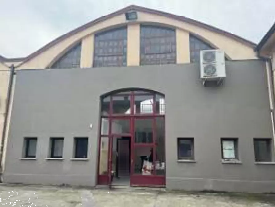 locale commerciale in vendita a Suzzara