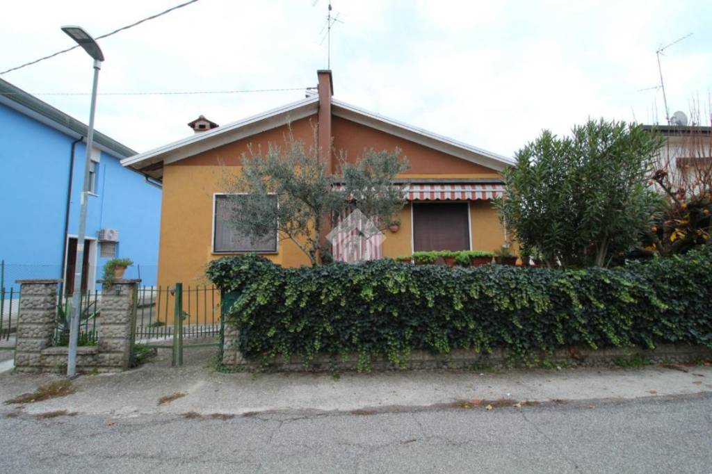 casa indipendente in vendita a Suzzara