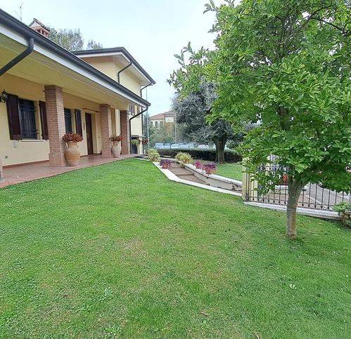 casa indipendente in vendita a Suzzara